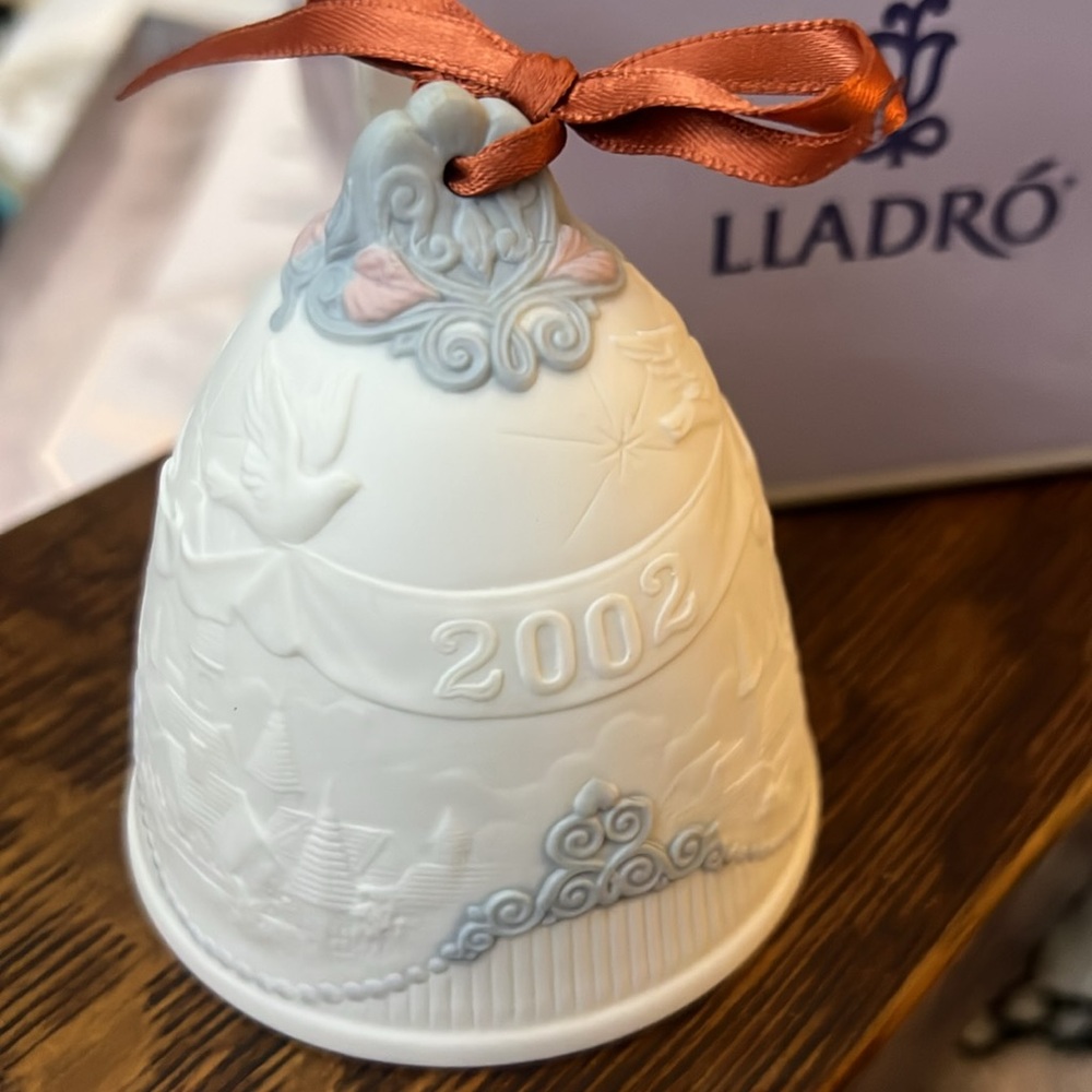 Lladro 2002 Anniversary Christmas Bell w/Original Box